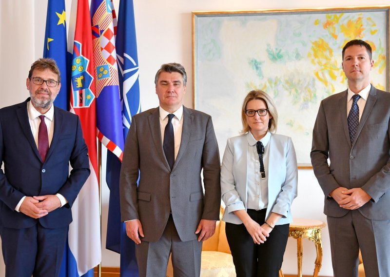 Milanović s predstavnicima Hrvata iz Srbije, izrazio spremnost da ih posjeti