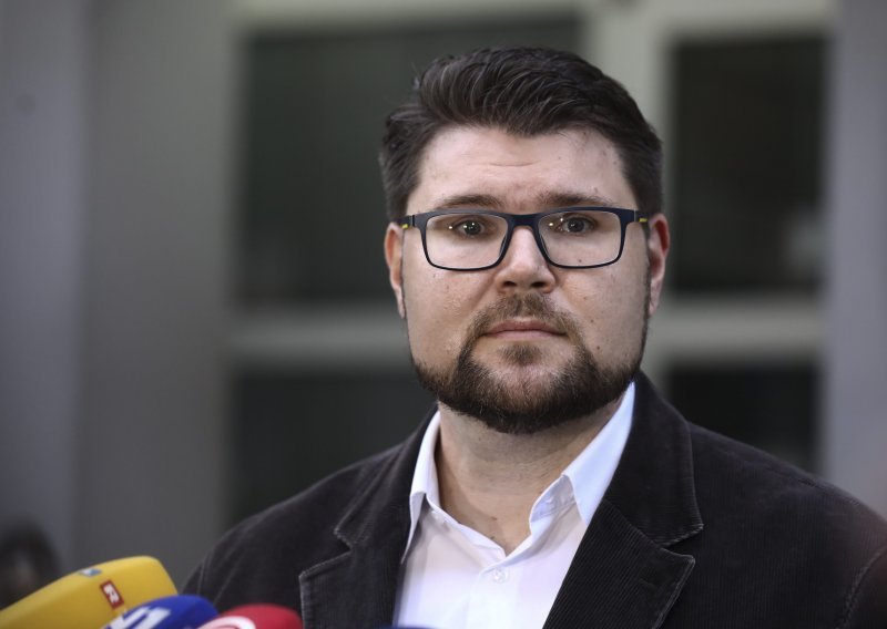 Problemi u SDP-u: Klub zastupnika odbio Grbinov prijedlog rošada u Saboru, on prozvao Bernardića: Neki su od ove stranke odlučili raditi show