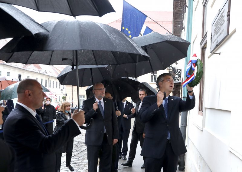 Premijer Plenković položio lovorov vijenac na obljetnicu raketiranja Banskih dvora: Te noći je izglasana neovisnost Hrvatske