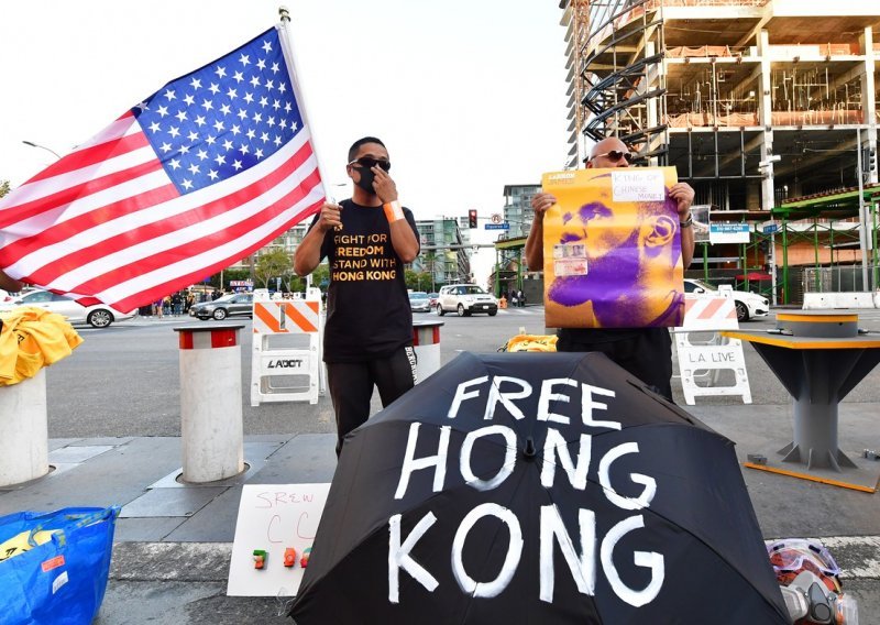 Hong Kong razriješio četvero zastupnika zbog 'ugrožavanja sigurnosti'