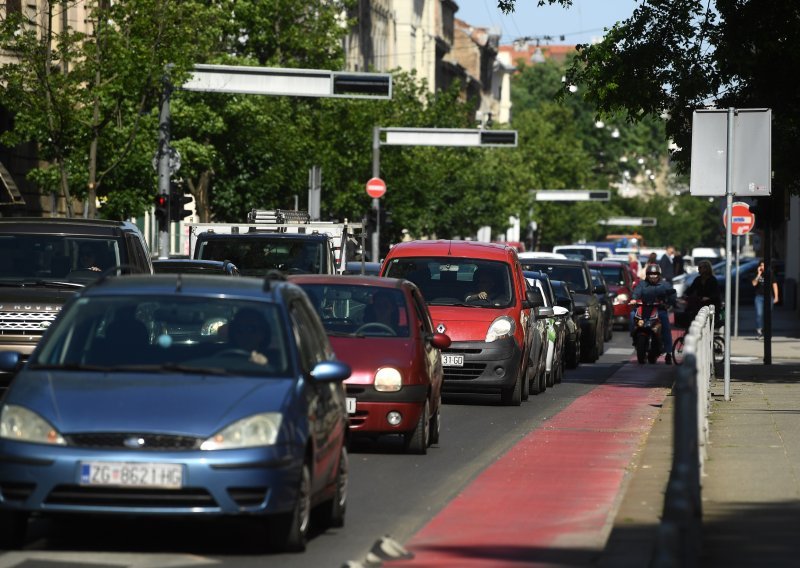 Cestovni prijevoznici prosvjeduju; od jutra usporena vožnja kroz Zagreb