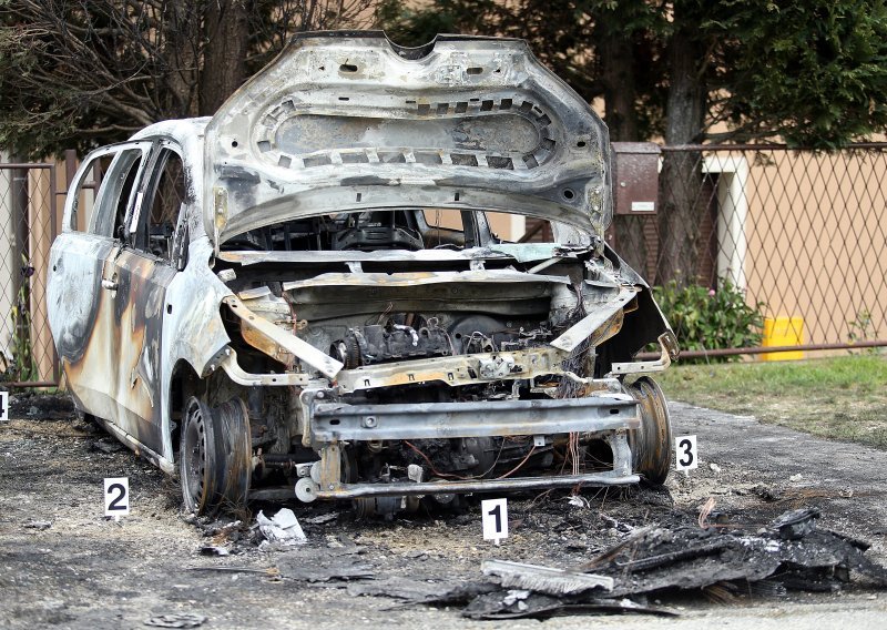 Policija uz pomoć građana pronašla tko je u rujnu zapalio nekoliko automobila u Dubrovniku