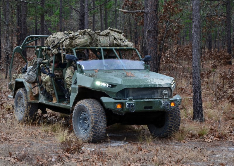[FOTO/VIDEO] GM Defense Infantry Squad Vehicle; prvo vojno vozilo pješačkog odreda isporučeno američkoj vojsci