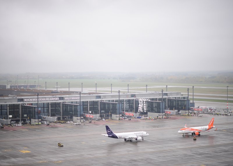 Novi aerodrom u Berlinu otvoren s devet godina zakašnjenja usred koronakrize