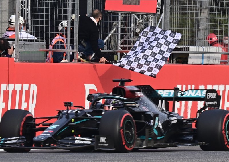 [VIDEO/FOTO] Hamilton se polako ali sigurno približava 100. pobjedi u karijeri, a ove je nedjelje osigurao Mercedesu da se upiše u povijest Formule 1