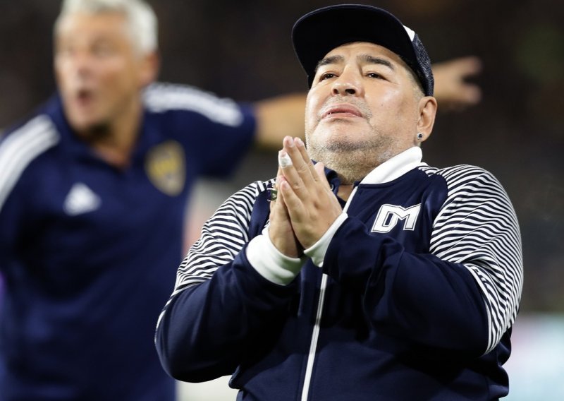 Loše vijesti iz Argentine; Diego Maradona je u jako lošem stanju i mora na hitnu operaciju mozga