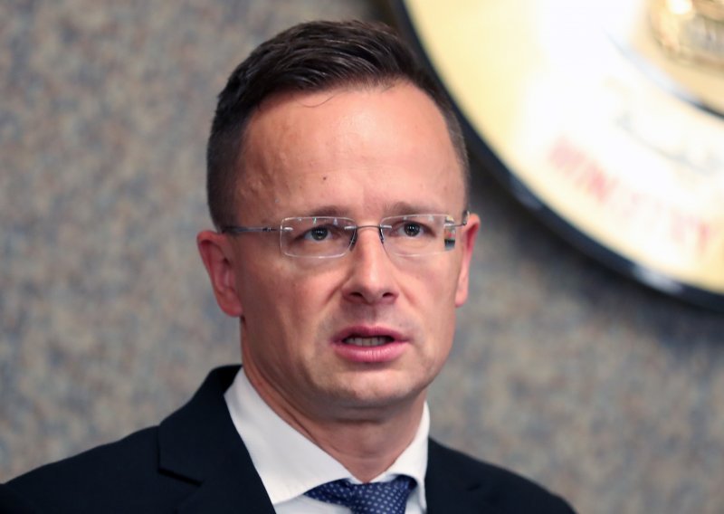 Mađarski ministar vanjskih poslova pozitivan na koronavirus; u posjetu je Tajlandu