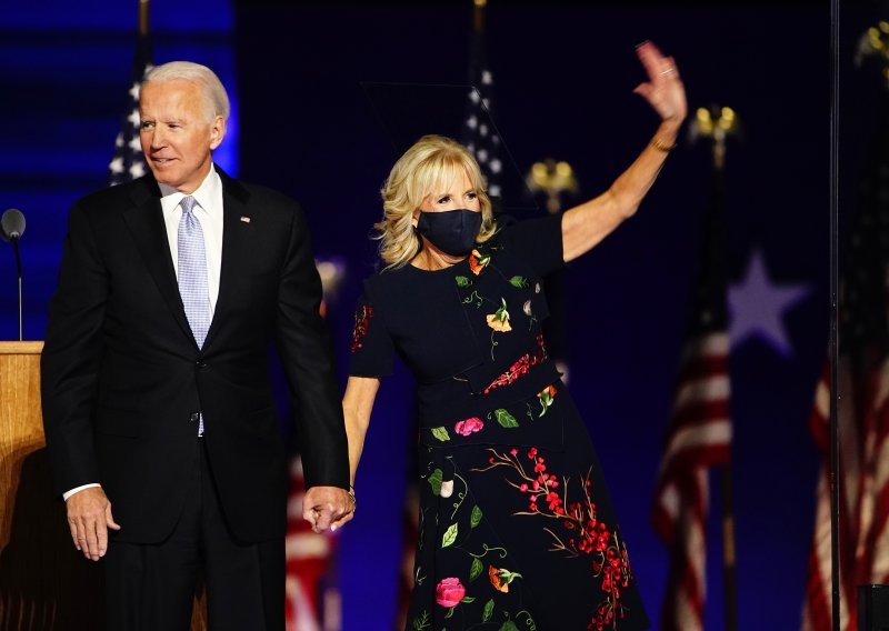 Biden pozvao na jedinstvo i najavio borbu protiv koronavirusa; Harris: Ja sam dokaz da ništa u Americi 'nije nemoguće'