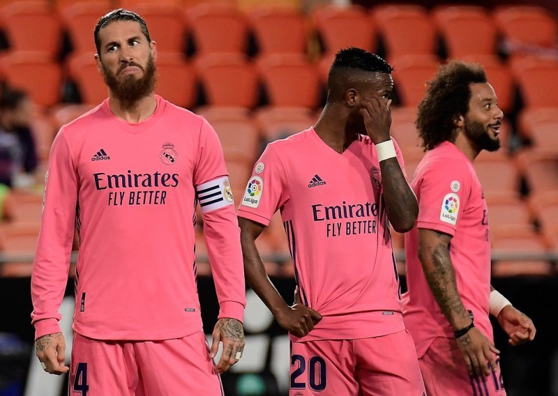 [FOTO] Debakl na Mestalli; protiv Real su dosuđena čak tri jedanaesterca iz kojih je Carlos Soler zabio rijetko viđeni hat-trick