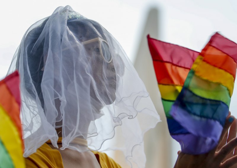 Mađarska predlaže zabranu usvajanja djece za homoseksualce