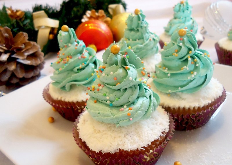 Neodoljivi cupcakesi pretvoreni u vesela božićna drvca