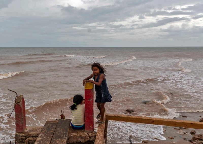 Uragan Iota prešao u najvišu kategoriju, Hondurasu i Nikaragvi prijete vjetrovi od čak 260 km/h