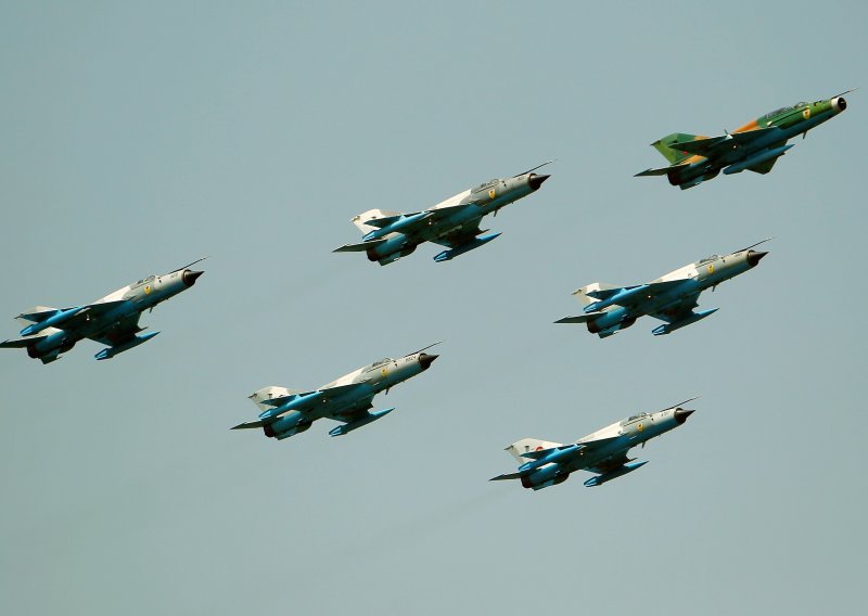 [VIDEO] Rumunji zadržavaju svoje MiG-ove 21 unatoč nabavi portugalskih F-16