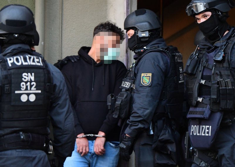 [FOTO] Velika akcija u Njemačkoj: Policija uhitila trojicu osumnjičenih za krađu dragulja iz drezdenskog muzeja