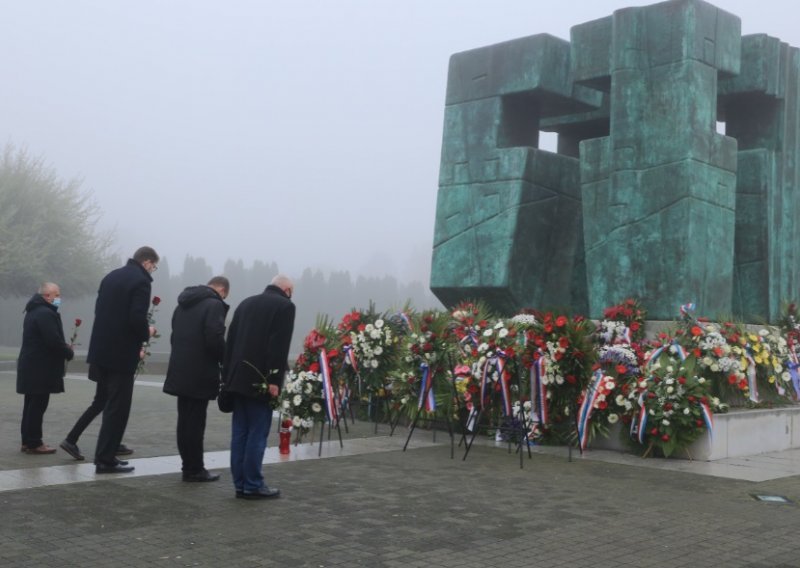 Izaslanstvo SDP-a u Vukovaru i Škabrnji u povodu obilježavanja Dana sjećanja
