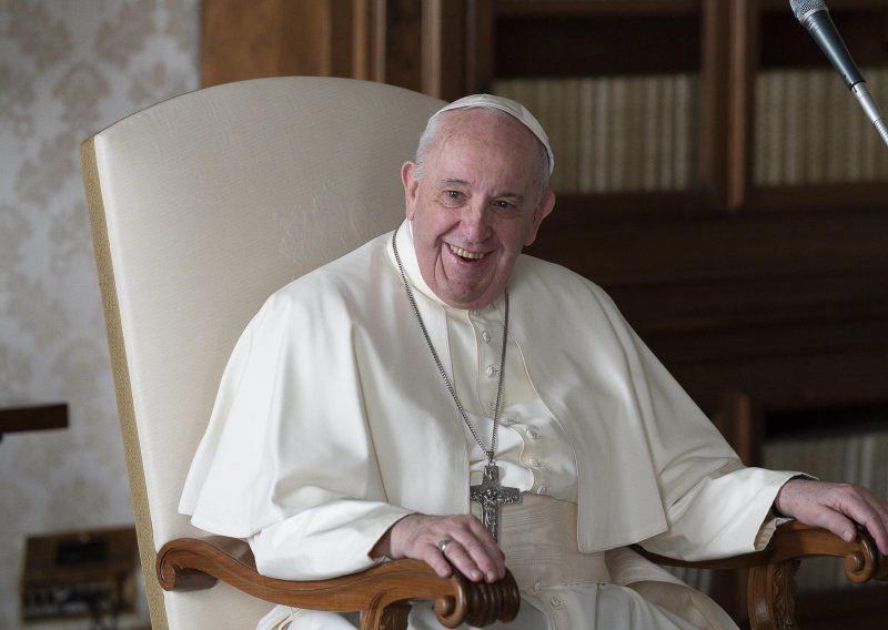 Vatikan istražuje papin lajk golišavoj Brazilki na Instagramu