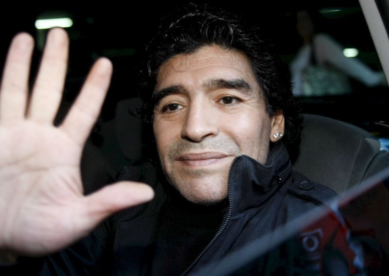 Nažalost, Diego Maradona na ovo svoje posljednje pitanje nikada neće čuti odgovor. Iako smo sigurni da ga već sada osjeća