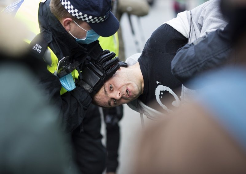 London: Više od 60 uhićenih u prosvjedima protiv restriktivnih mjera