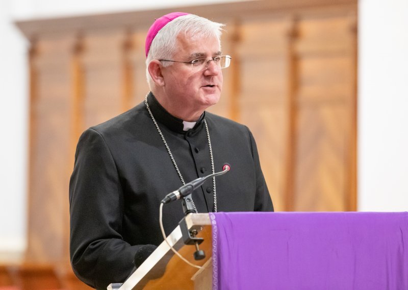 Biskup Uzinić: Mjere se moraju poštovati, obiteljska molitva je važna