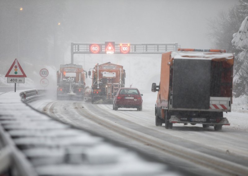 HAC upozorava vozače: Ne pretječite ralice i prilagodite vožnju snježnim uvjetima