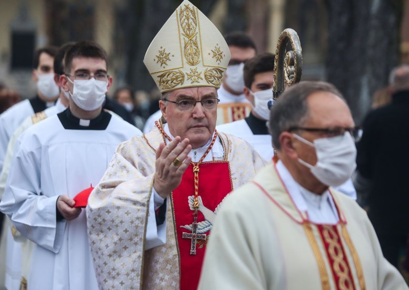 Kardinal Bozanić oglasio se oko 25 ljudi na misama: Traži da se broj odredi prema veličini crkve. Dao upute i za ispovijedi i blagoslov kuća