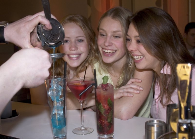 Više od polovice građana pije 'žesticu'; najpopularniji likeri i rakija