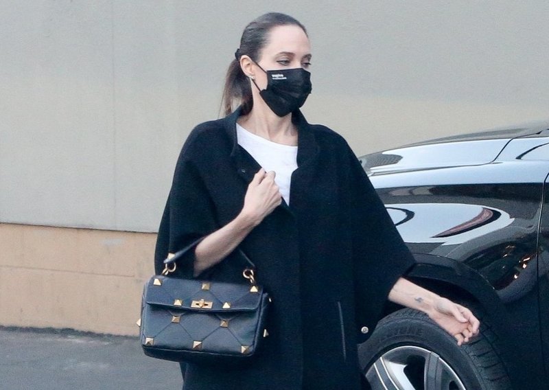Uvijek elegantna Angelina Jolie ne odustaje od omiljenog joj modnog minimalizma