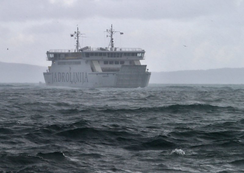 Kiša i vjetar: U prekidu mnoge brodske, trajektne i katamaranske linije