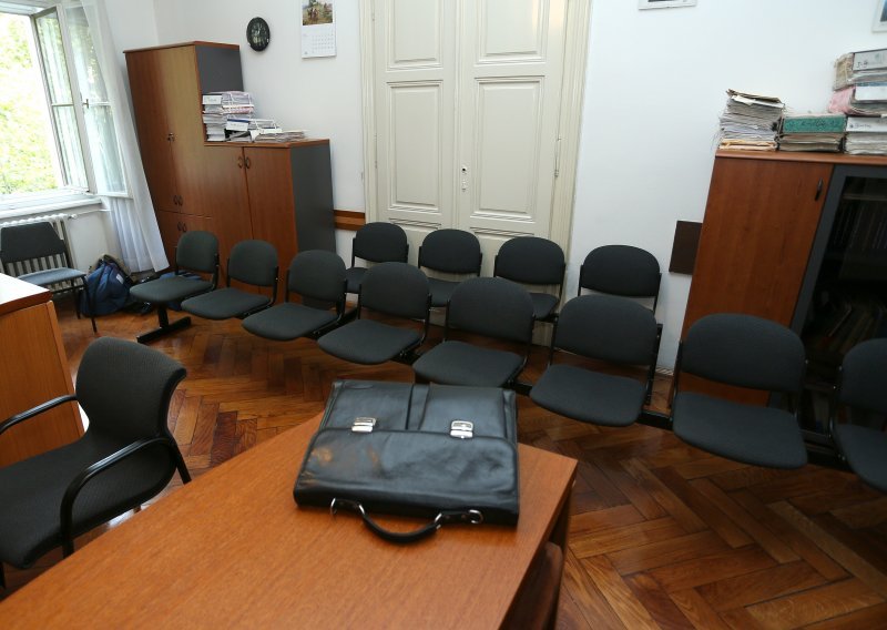 5000 zaposlenika dobilo povećanje plaće od devet posto, dok njih 2500 nije: Informatičar na odvjetništvu u Splitu ima koeficijent 0,854, njegov kolega u Zagrebu na Ustavnom sudu ima 1,519