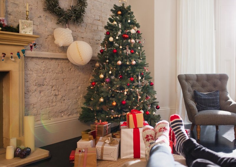 Slavne zvijezde pohrlile ukrasiti svoje domove, a evo tko ima najljepše okićena božićna drvca