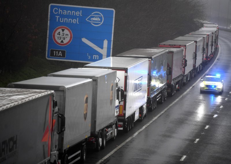 Francuski vatrogasci testirat će vozače kamiona na granici s Britanijom