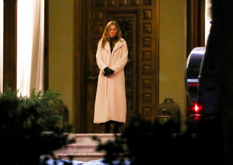 Nakon nekoliko mjeseci pauze Jennifer Aniston ponovno je na setu, a znamo i što snima