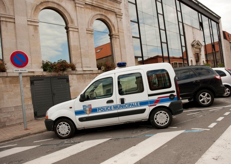 U Francuskoj ubijena tri policajca nakon intervencije zbog nasilja u obitelji