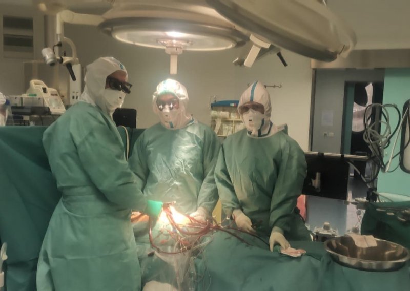 Povijesna operacija srca u KB-u Dubrava: Korona i bakterija mladiću uništili srčani zalistak