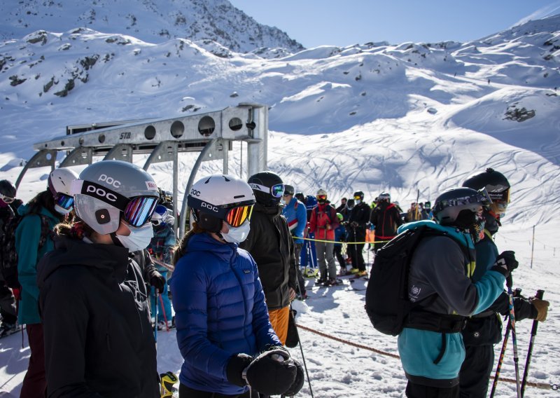 Stotine Britanaca pobjeglo iz karantene u švicarskom skijalištu