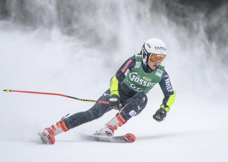 Hrvatska tinejdžerica Zrinka Ljutić debitirala u Svjetskom kupu i uspjela je ući među 50 najboljih skijašica; Bormio odgođen