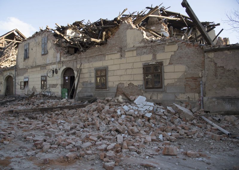 [VIDEO] Pogledajte snimke razornog potresa koji je zavio Hrvatsku u crno