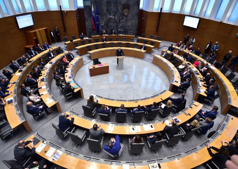 Slovenski parlament o nepovjerenju vladi odlučuje u ponedjeljak