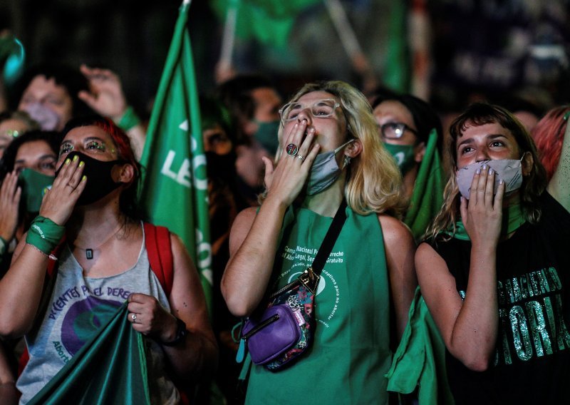 Maratonska rasprava u Senatu Argentine; tijesna većina odlučila: Legalizira se pobačaj