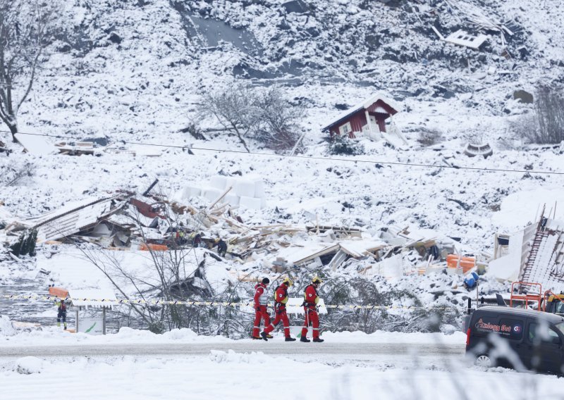 [FOTO] Na klizištu u Norveškoj pronađeno još jedno tijelo, traje potraga za 8 ljudi