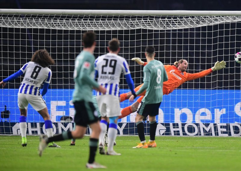 Nastavljena nevjerojatna gubitnička serija Schalkea; slavni bundesligaš stigao korak do neslavnog rekorda