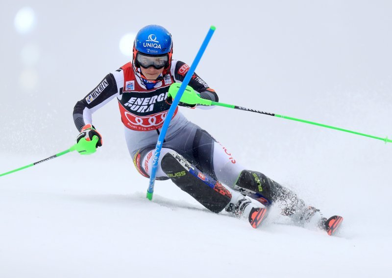 Prošlogodišnja 'Snježna kraljica' Petra Vlhova najbrža u prvoj vožnji; hrvatske skijašice bile jako blizu, ali ostale bez drugog 'laufa'