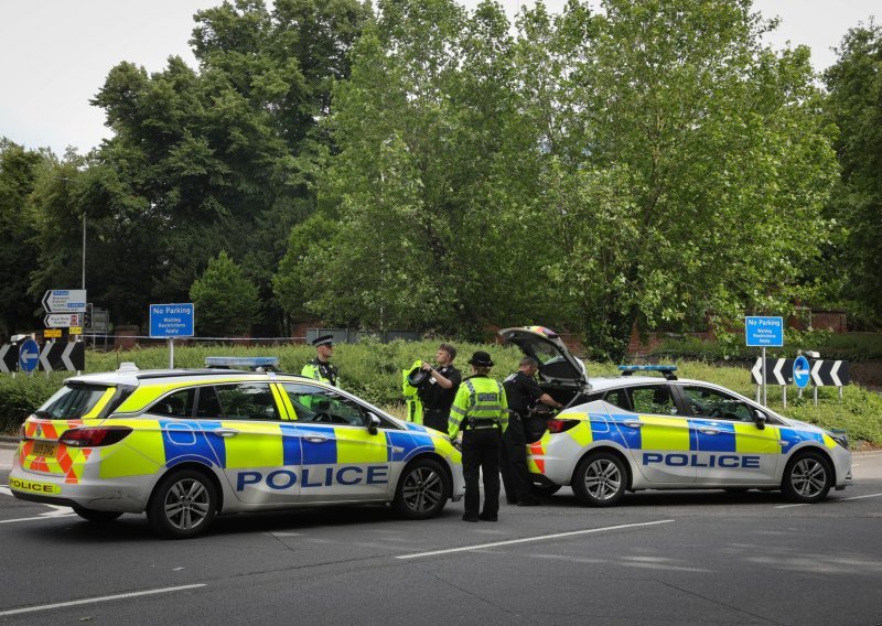 U Britaniji uhićeno pet tinejdžera zbog ubojstva 13-godišnjaka