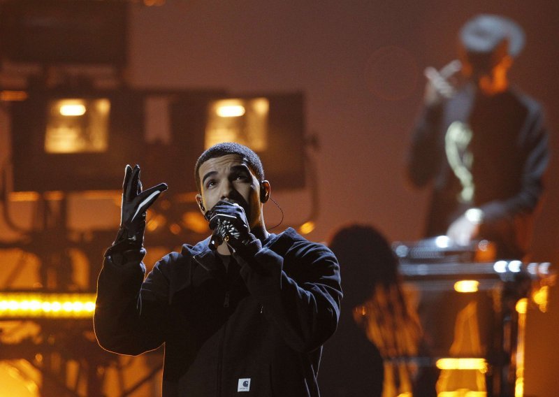 Drake je ušao u ligu rekordera top liste 2011. godine