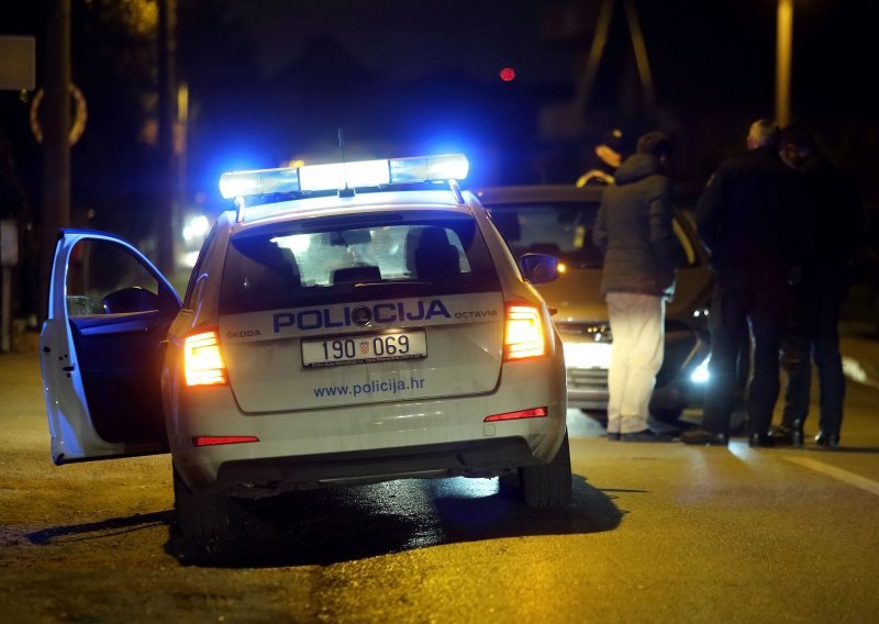 Mladići pucali iz automatske puške u Perušiću u novogodišnjoj noći, snimka osvanula na društvenim mrežama, policija ih prijavila