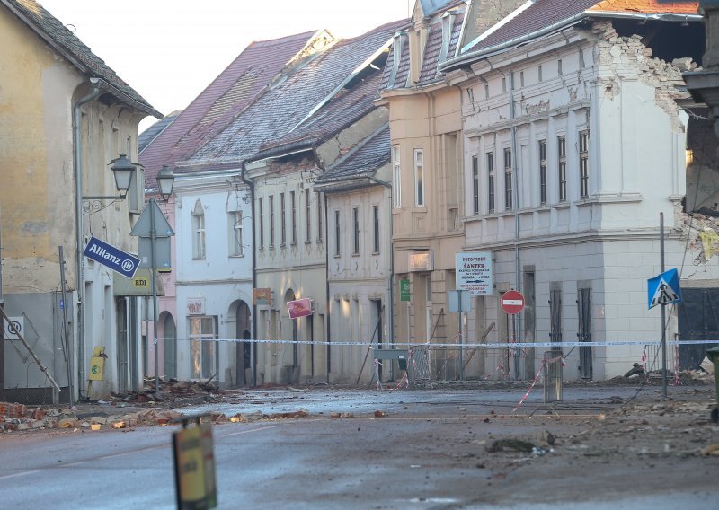 Novi snažan potres kod Petrinje, magnituda je bila 4,5 po Richteru, a osjetio se širom Hrvatske te u BiH i Srbiji. Podrhtavanja i tijekom noći
