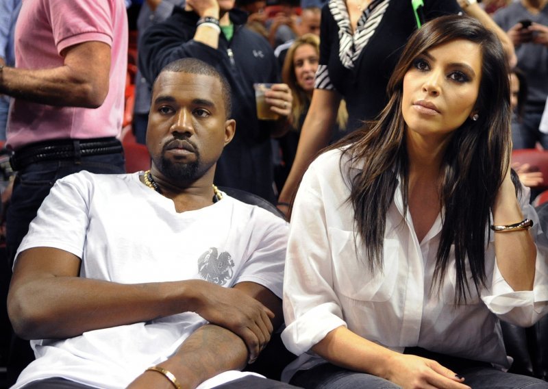 Izvor blizak Kim Kardashian i Kanyeu Westu otkrio: 'Oni se obožavaju, ali previše se razlikuju. Njihov je brak odavno završio'