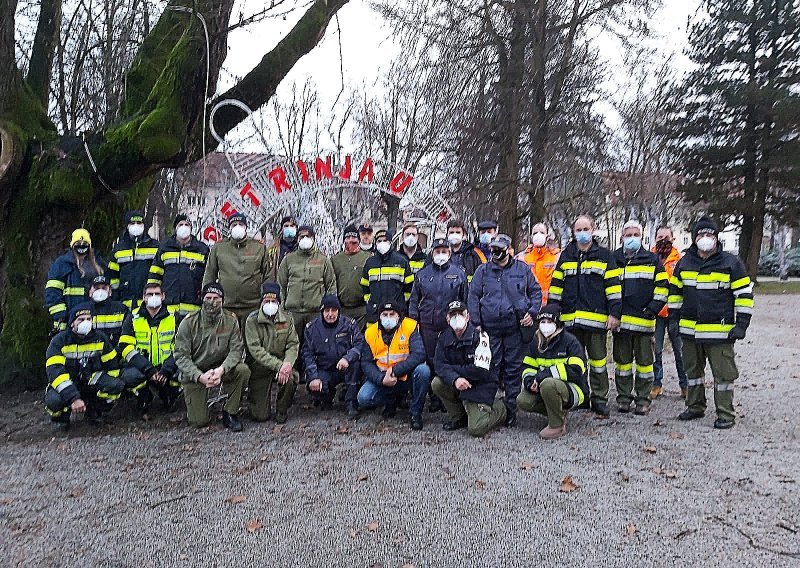 Slovenski i austrijski vatrogasci dopremili pomoć stradalima u potresu