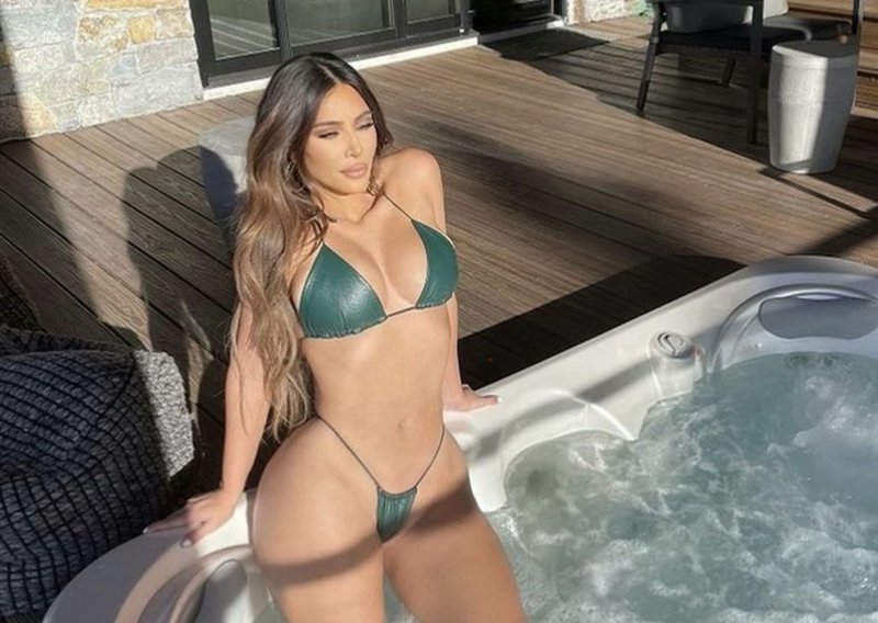 Dok mediji bruje o njenom razvodu i podjeli imovine, Kim Kardashian provocira na Instagramu samo u donjem rublju