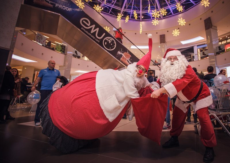 Djed Mraz balonom dolazi u Arena centar